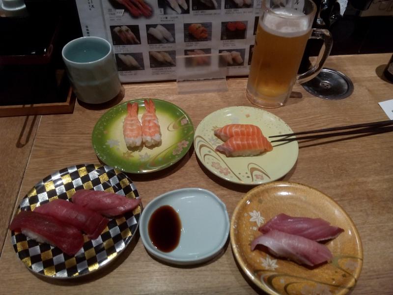 foto_20141125_1322_01.jpg - [de]Vor dem Heimflug musste einfach noch mal ein wenig Sushi sein.[en]Last Sushi before flying home.