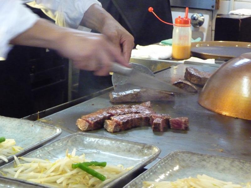 foto_20141115_1112_01.jpg - [de]Es macht immer wieder Spass, beim Kochen zuzuschauen.[en]It's always fun to watch the preparation.